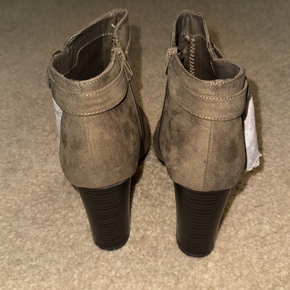 Charlotte Russe Lucite Booties Size 9 Color Khaki - Picture 6 of 13